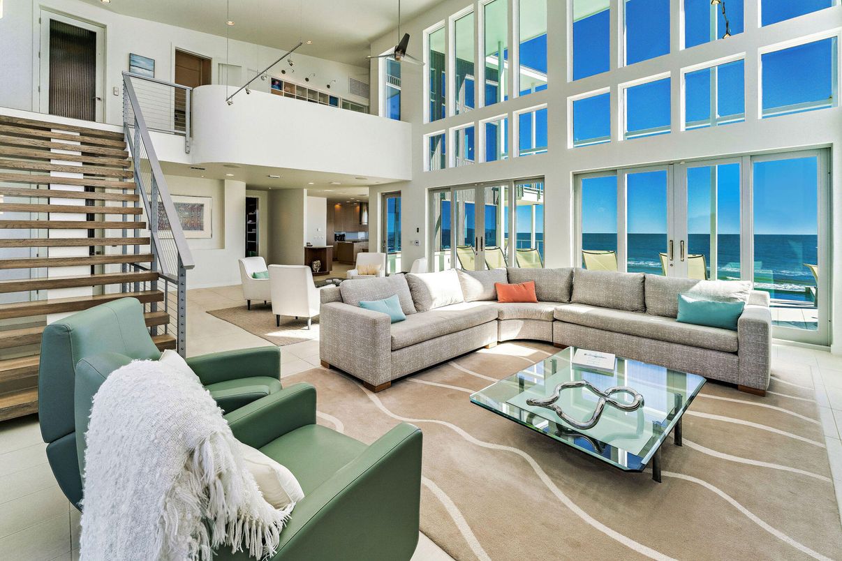 Dining room, Interior, Living room, Pendant Lights, Recessed Lighting, Water