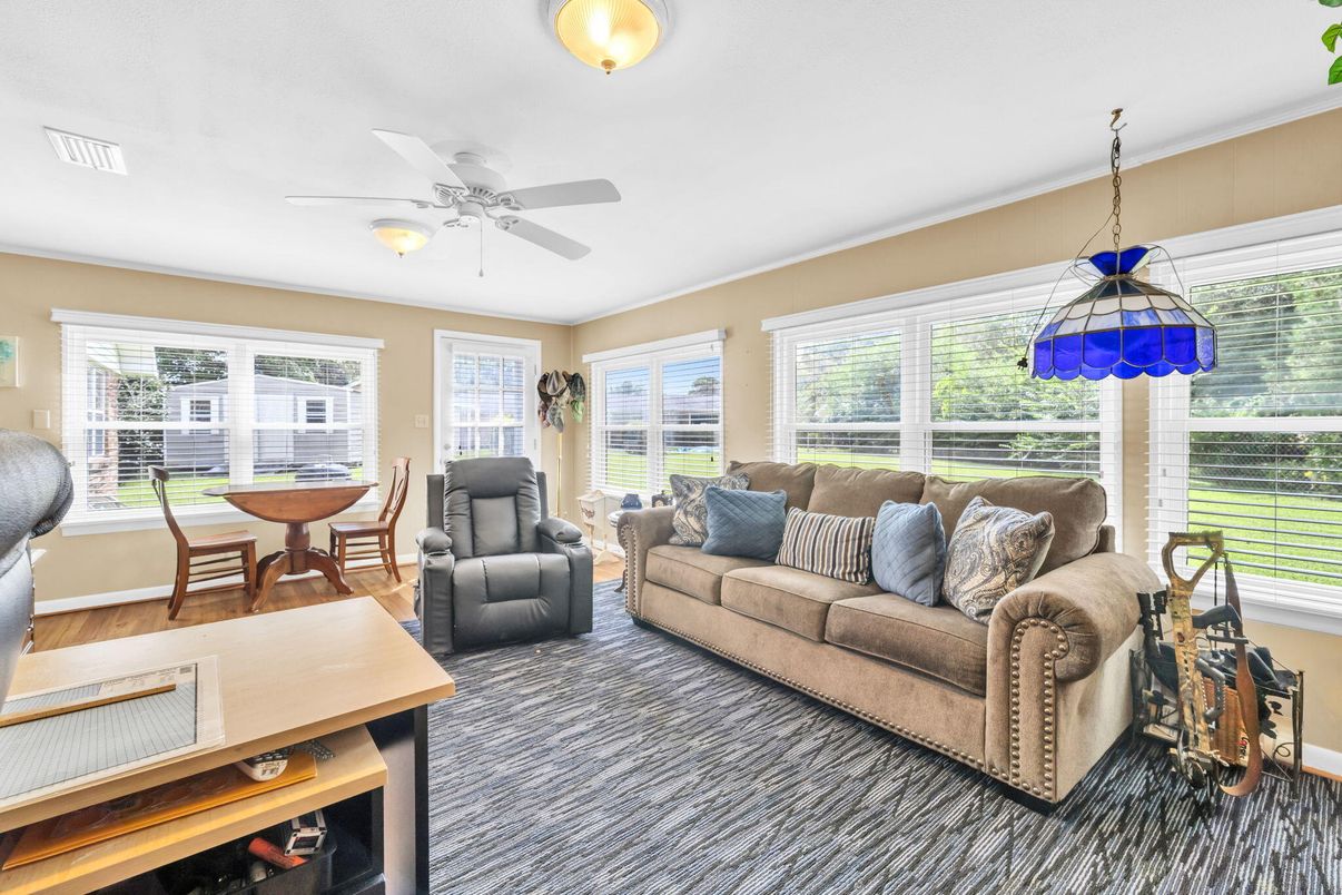 Dining room, Interior, Living room, Pendant Lights