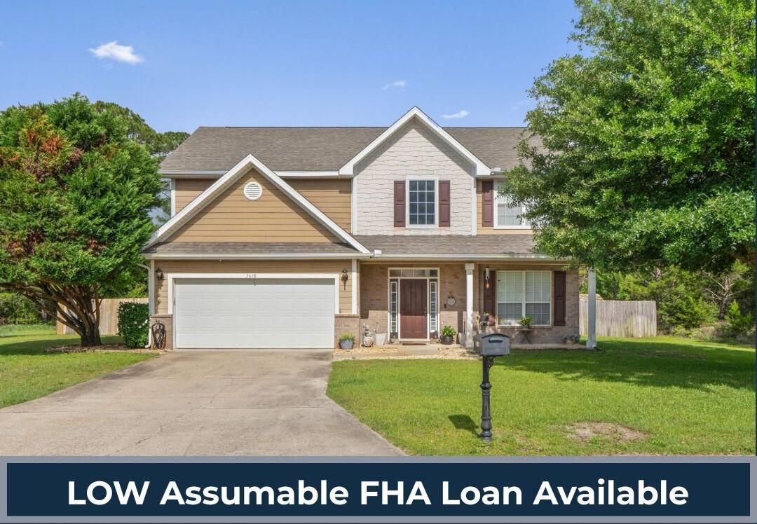 Attached, Exterior, Facade, American Craftsman