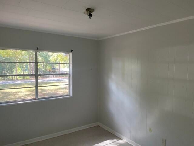 Empty room, Interior