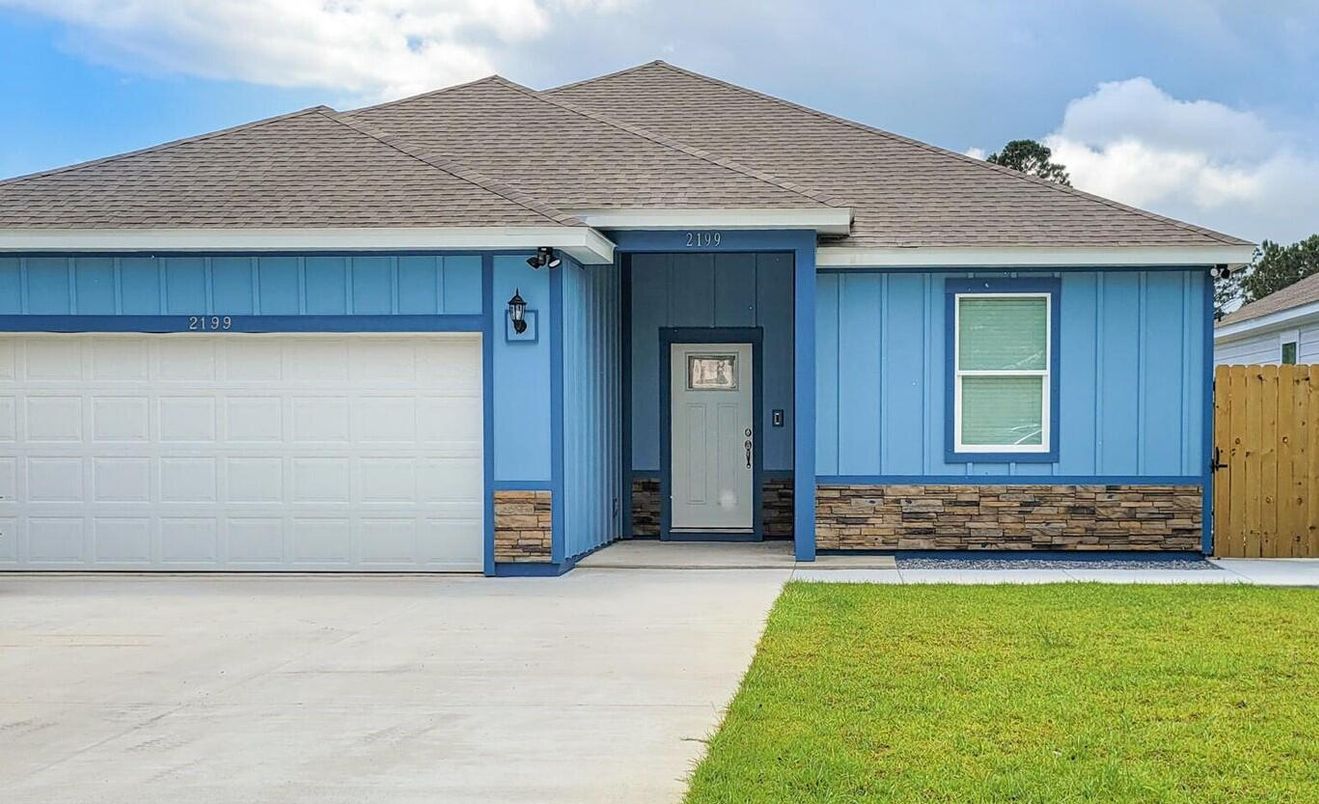 Attached, Exterior, Facade, None