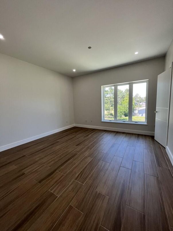 Empty room, Interior, Recessed Lighting, Wood Texture Flooring
