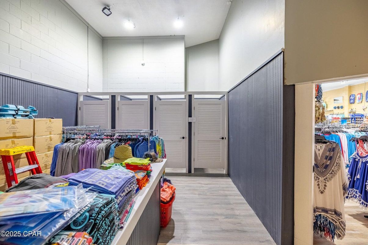 Interior, Recessed Lighting, Walk-in Closets, Wood Texture Flooring