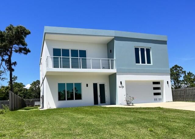 Attached, Backyard, Exterior, Facade, Modern