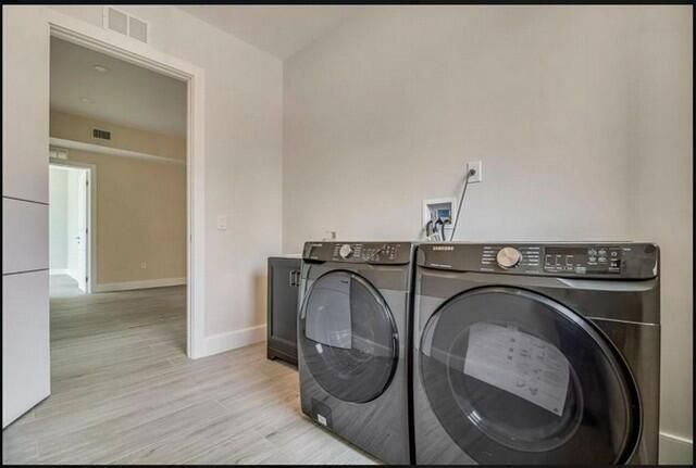 Interior, Washer, Wood Texture Flooring