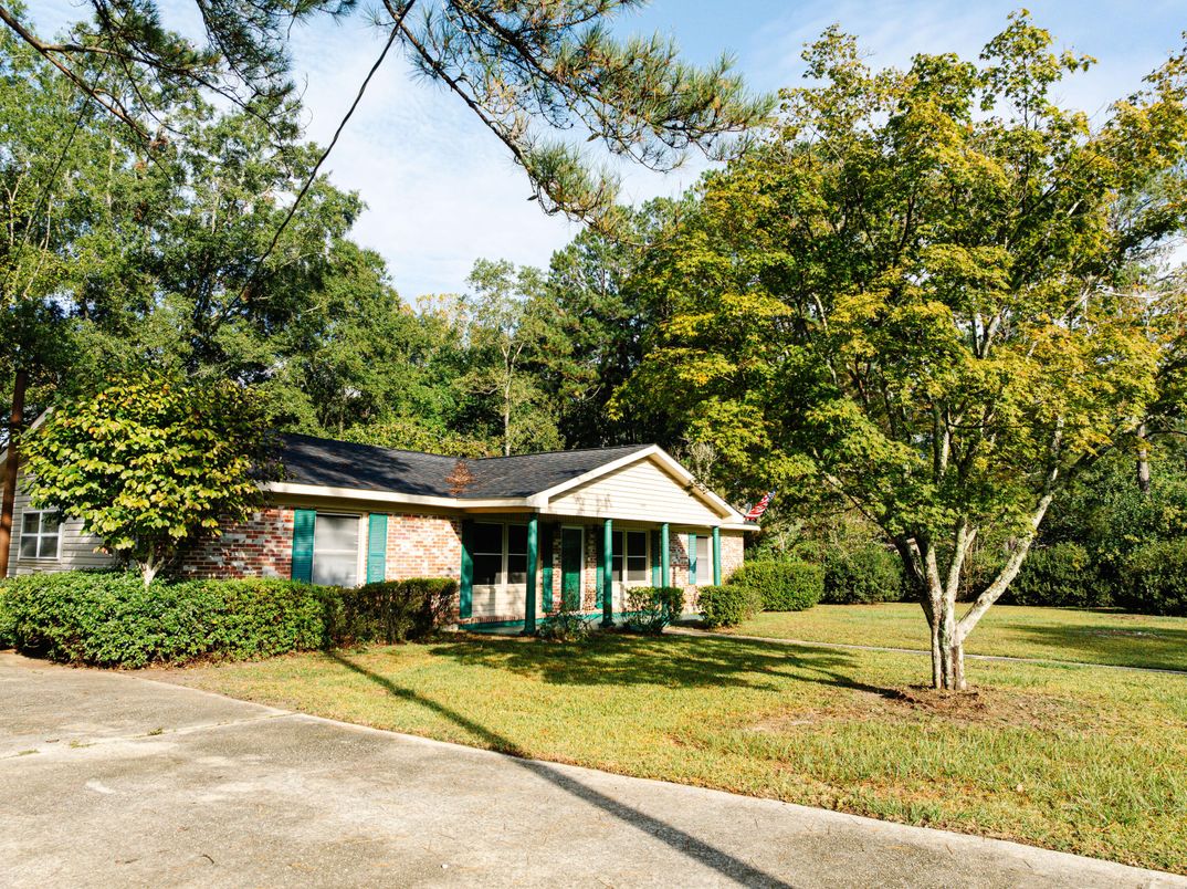 Backyard, Exterior, Facade, Brick Facade, Ranch