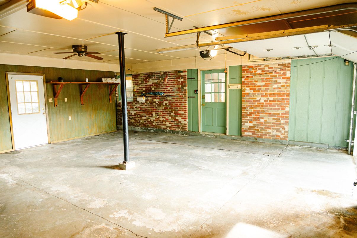 Garage, Interior, Stone Walls