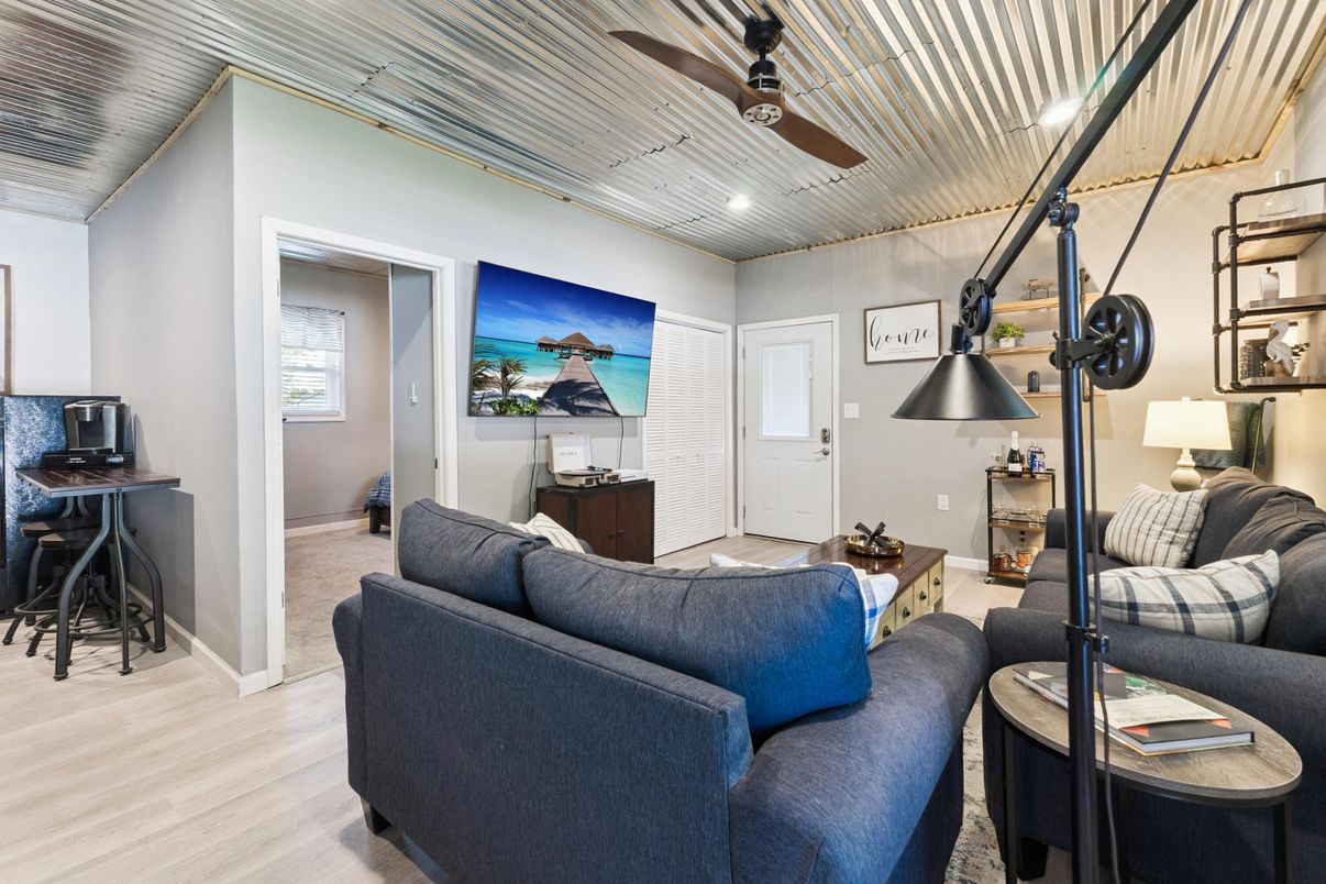 Interior, Living room, Recessed Lighting, Wood Texture Flooring