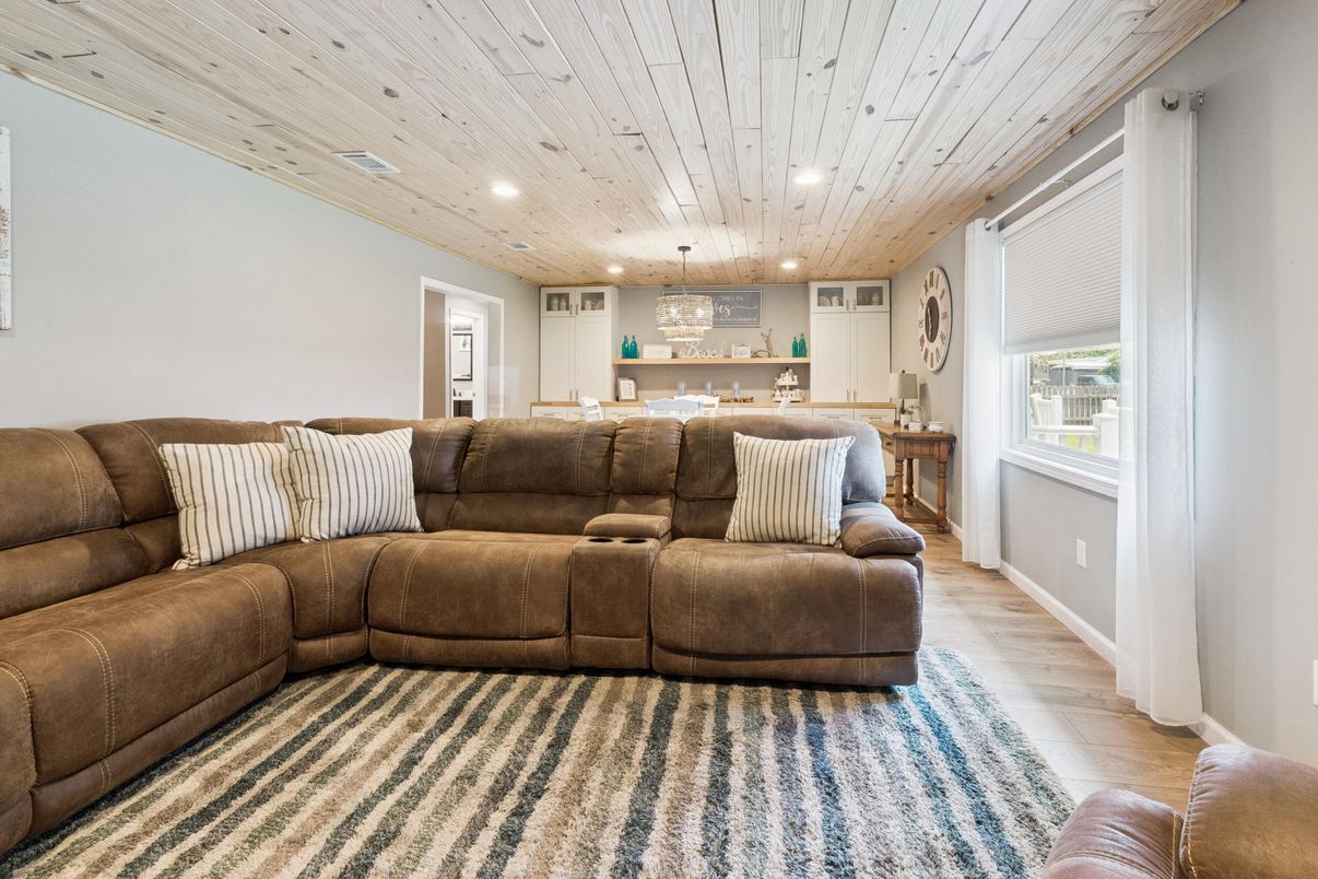 Chandelier, Interior, Kitchen, Living room, Pendant Lights, Recessed Lighting, Wooden Ceilings, Wood Texture Flooring