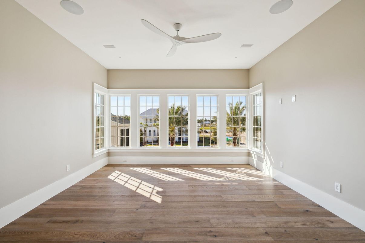 Empty room, Interior, Recessed Lighting, Wood Texture Flooring
