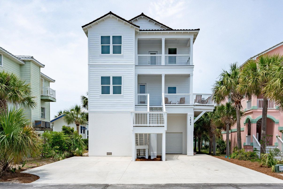 Exterior, Facade, Condo Building
