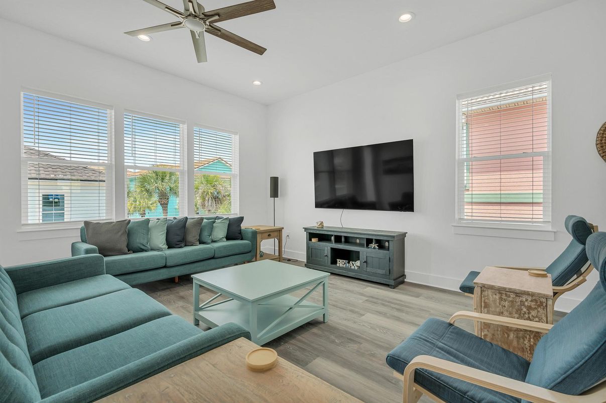 Interior, Living room, Recessed Lighting, Wood Texture Flooring