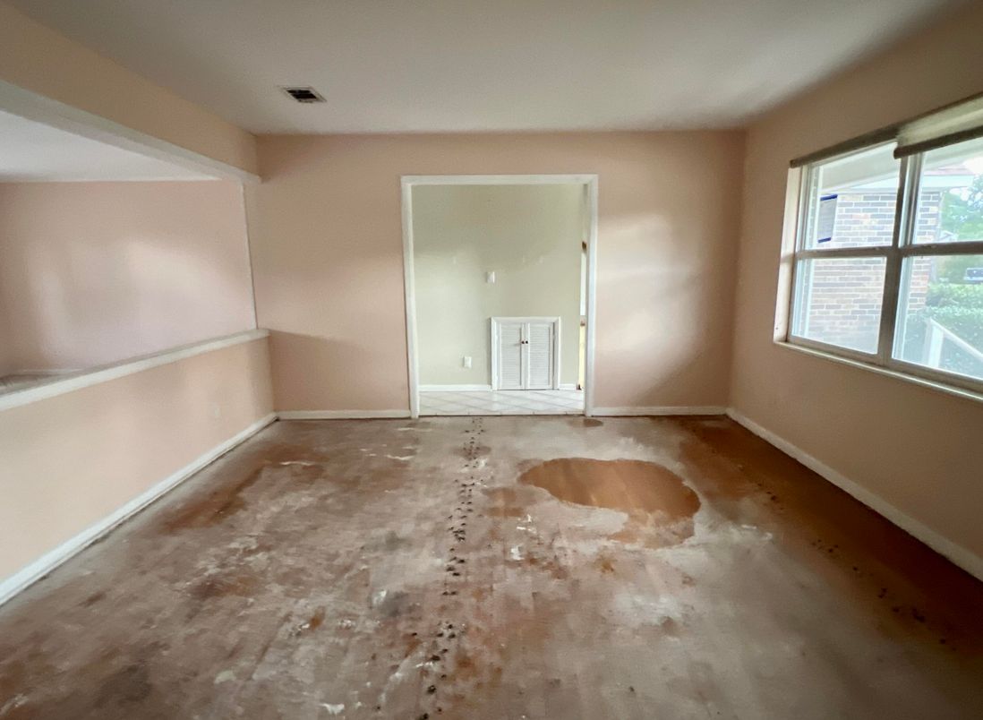 Empty room, Interior