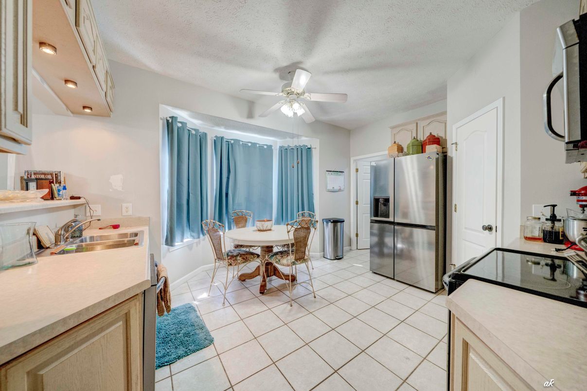 Dining room, Interior, Kitchen, Stainless Steel Appliances