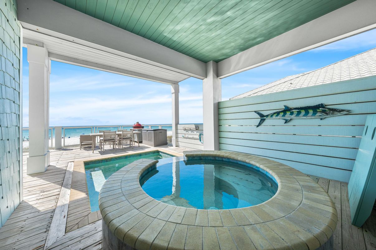 Exterior, Pool, Water