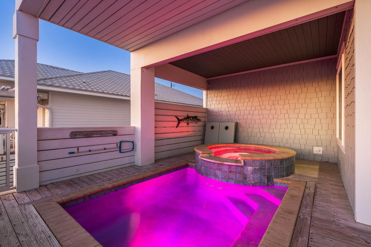 Exterior, Pool