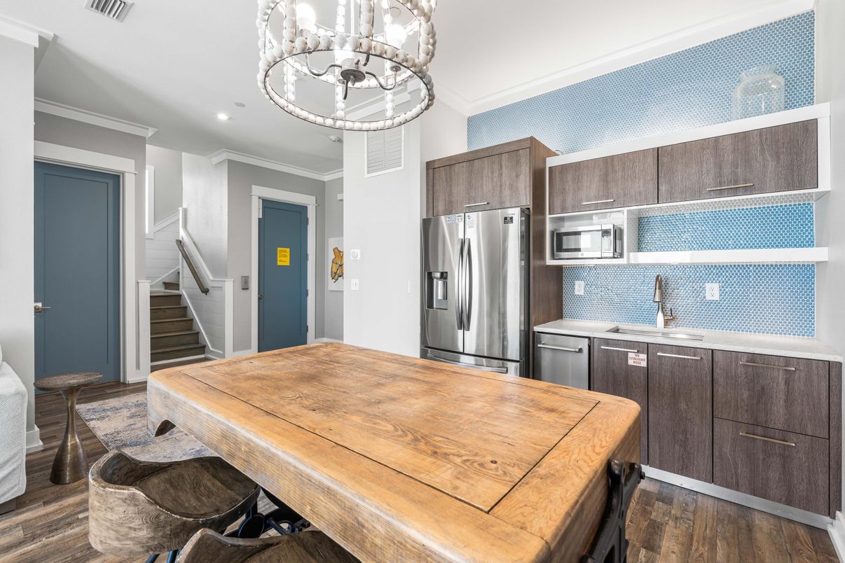 Chandelier, Dining room, Interior, Kitchen, Pendant Lights, Recessed Lighting, Stainless Steel Appliances, Wood Texture Flooring