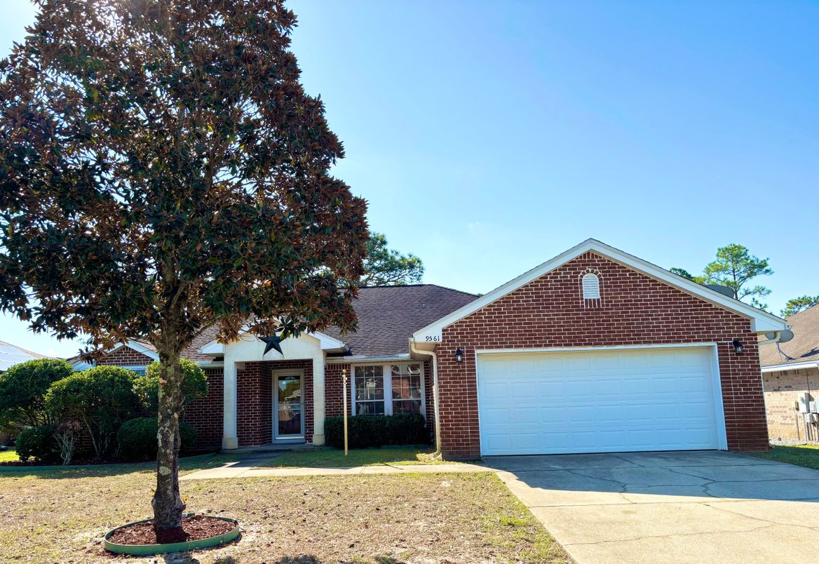 Attached, Exterior, Facade, Brick Facade, Ranch