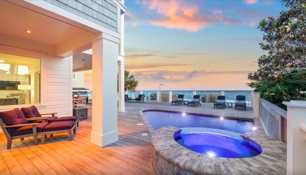 Exterior, Pool, Water