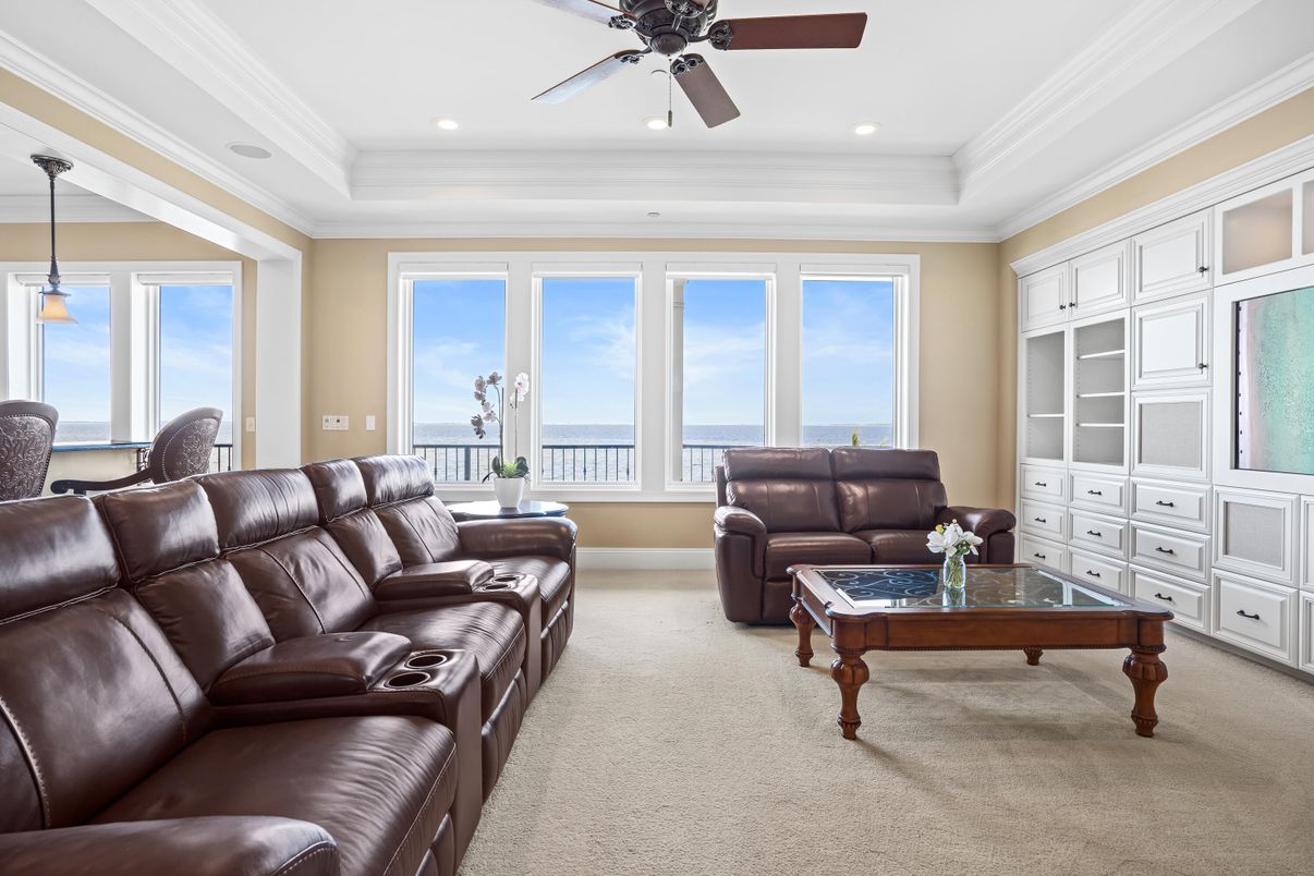 Interior, Living room, Pendant Lights, Recessed Lighting, Water