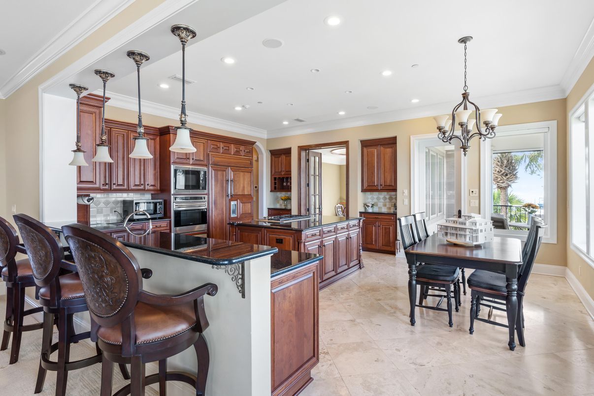 Chandelier, Dining room, Interior, Kitchen, Pendant Lights, Recessed Lighting, Stainless Steel Appliances