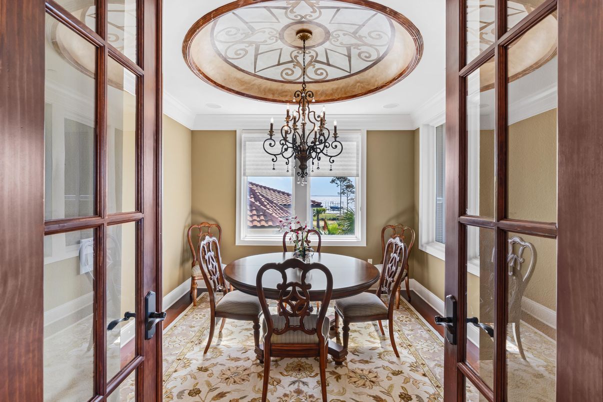 Chandelier, Dining room, Interior
