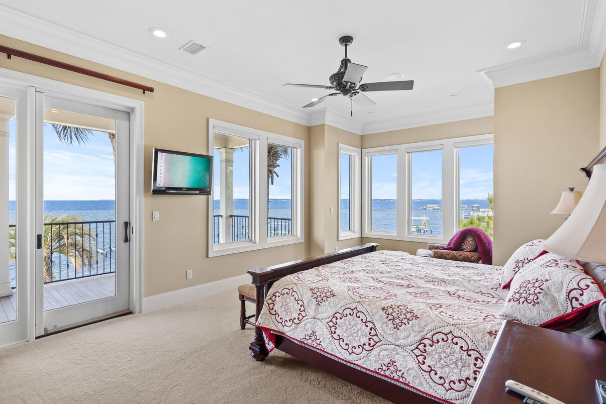 Bedroom, Interior, Recessed Lighting, Water