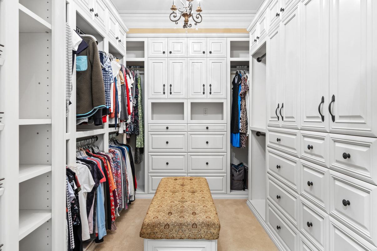 Chandelier, Interior, Walk-in Closets