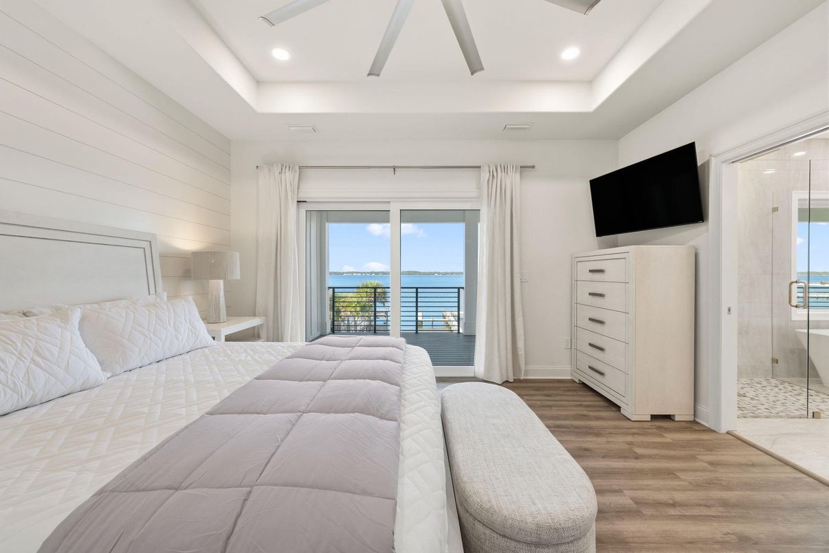 Bedroom, Interior, Recessed Lighting, Water, Wood Texture Flooring