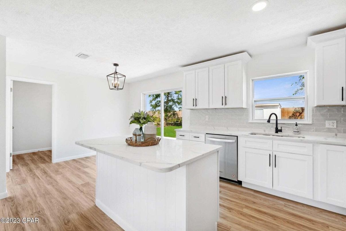 Interior, Kitchen, Pendant Lights, Recessed Lighting, Wood Texture Flooring
