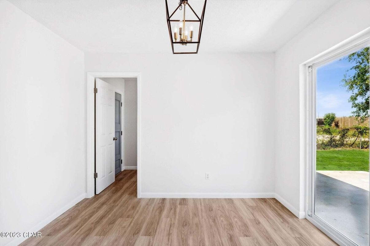 Empty room, Interior, Pendant Lights, Wood Texture Flooring