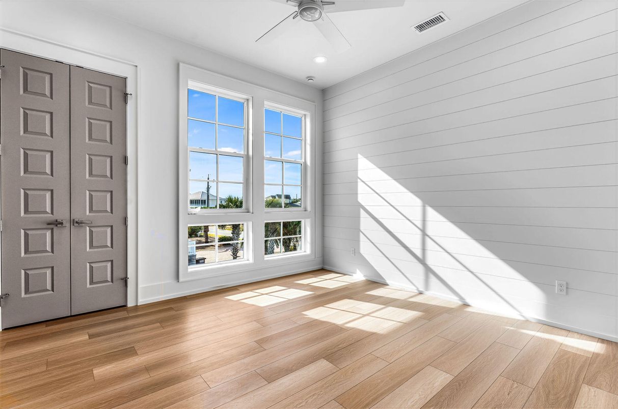 Empty room, Interior, Recessed Lighting, Wood Texture Flooring