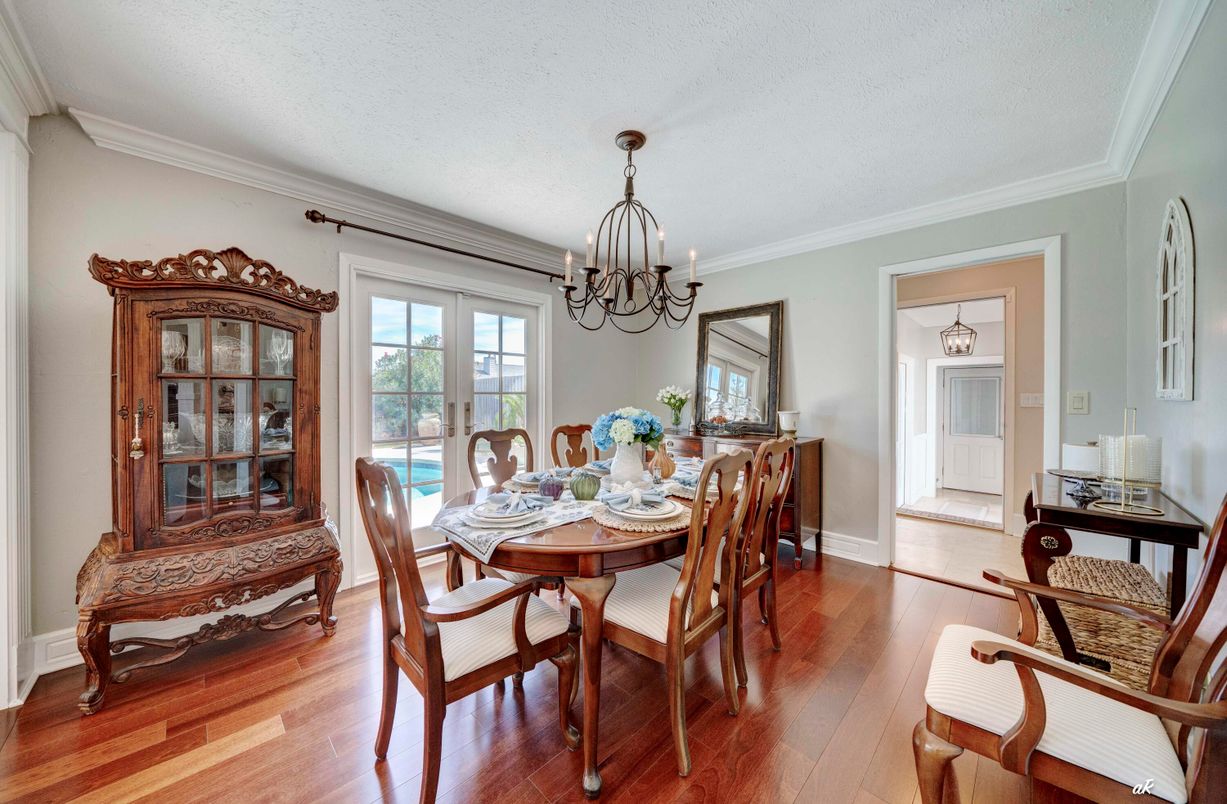 Chandelier, Dining room, Interior, Wood Texture Flooring