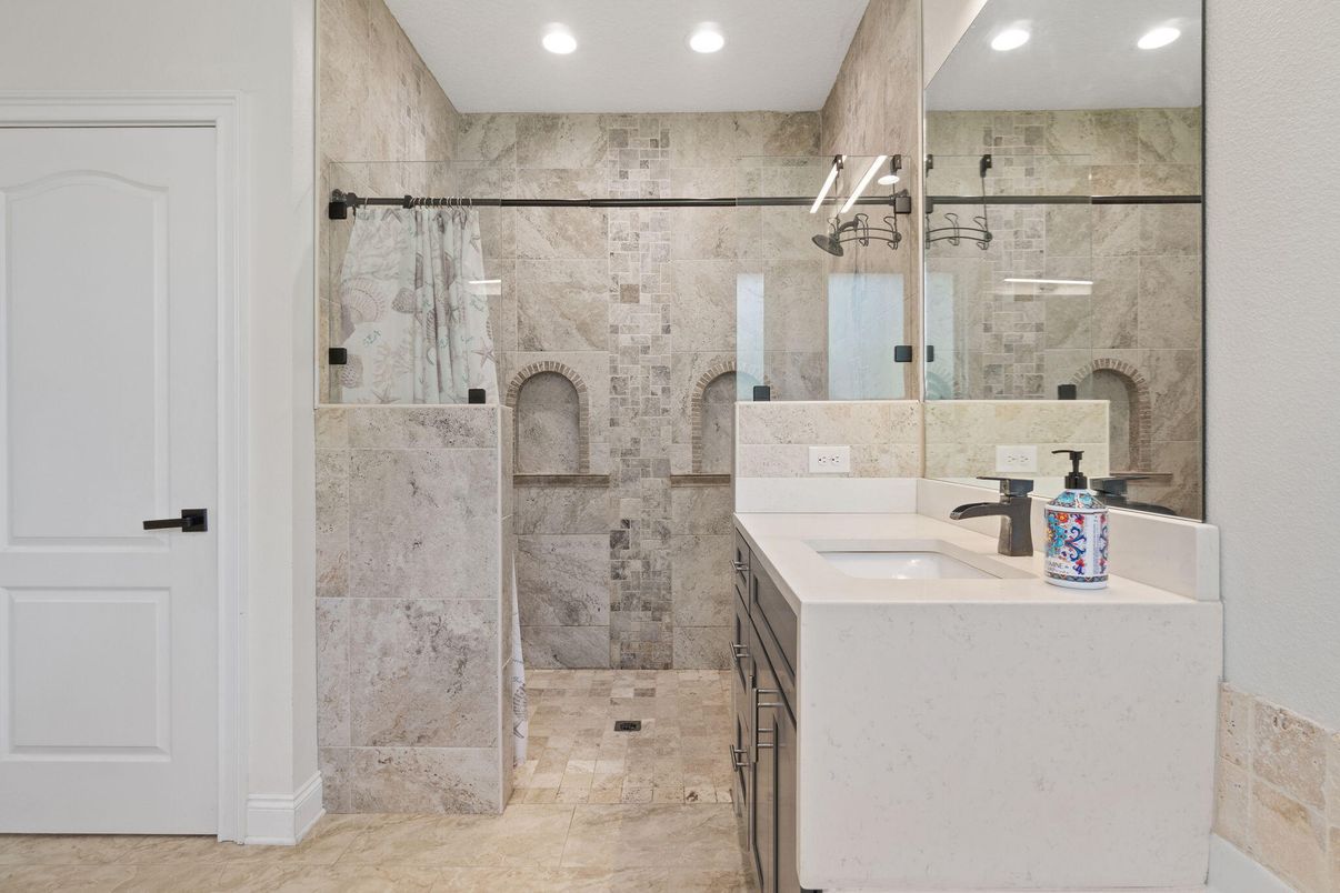 Bathroom, Dual Sink Vanities, Interior, Recessed Lighting