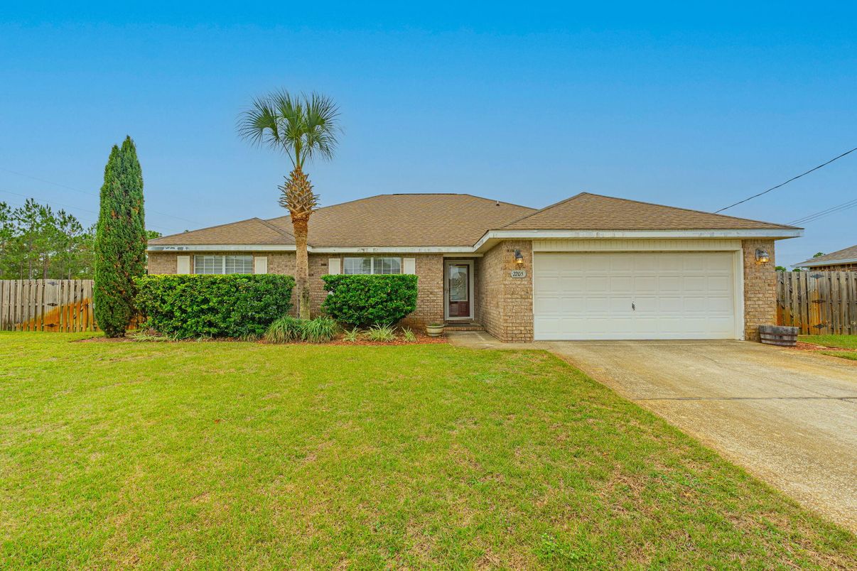 Attached, Exterior, Facade, Brick Facade, Ranch