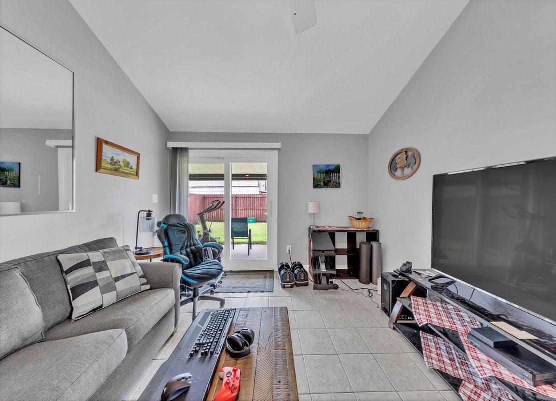 Fitness Equipment, Interior, Living room