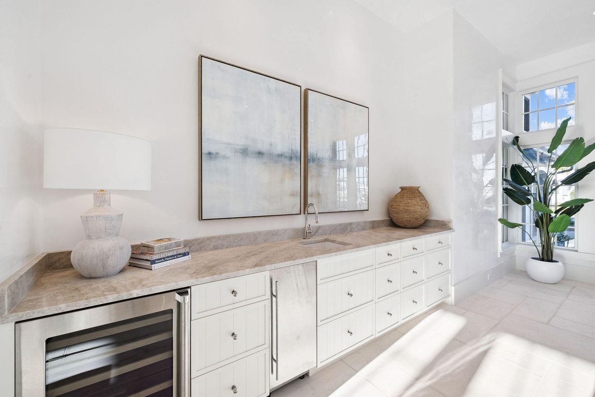 Interior, Stainless Steel Appliances