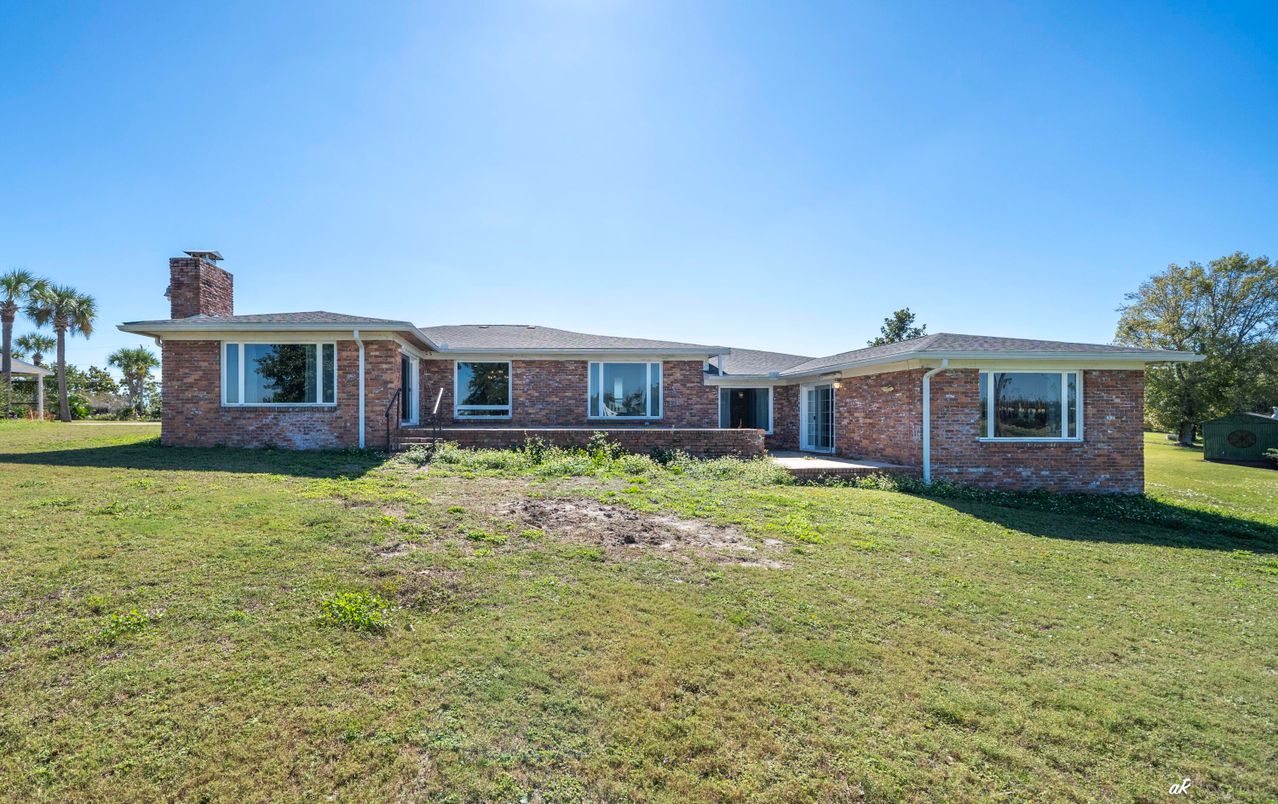 Backyard, Exterior, Facade, Brick Facade, Ranch