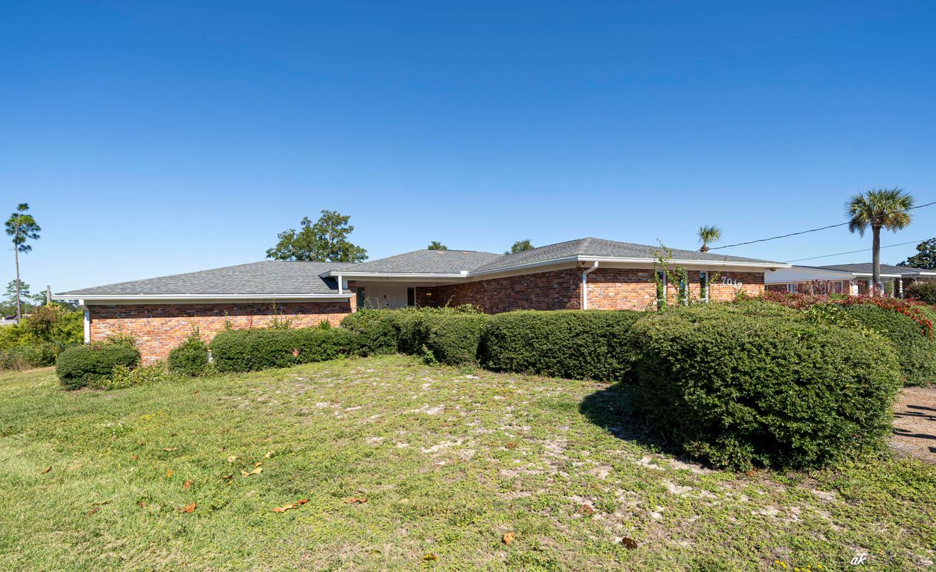 Exterior, Facade, Brick Facade, Ranch