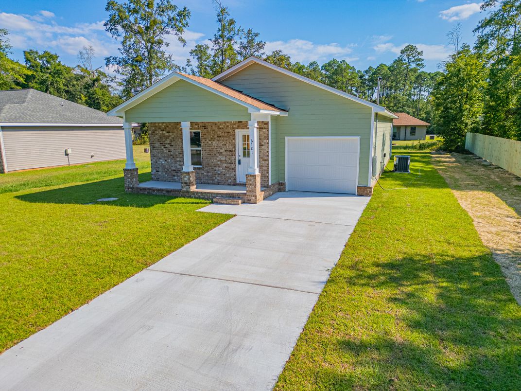 Attached, Backyard, Exterior, Facade, Brick Facade, Ranch