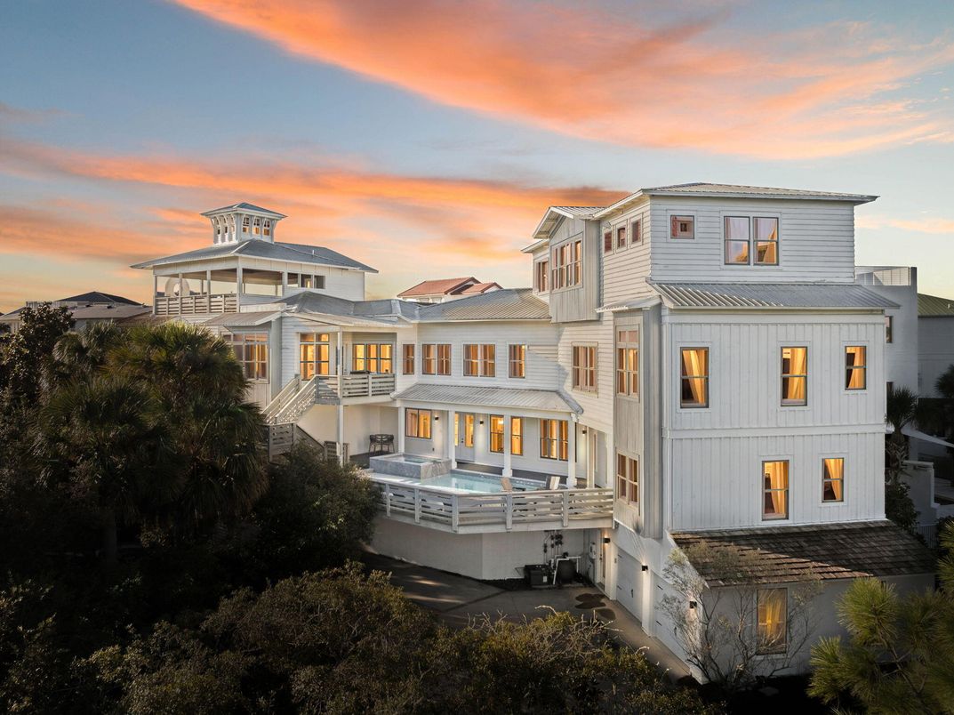 Exterior, Facade, Pool, American Foursquare