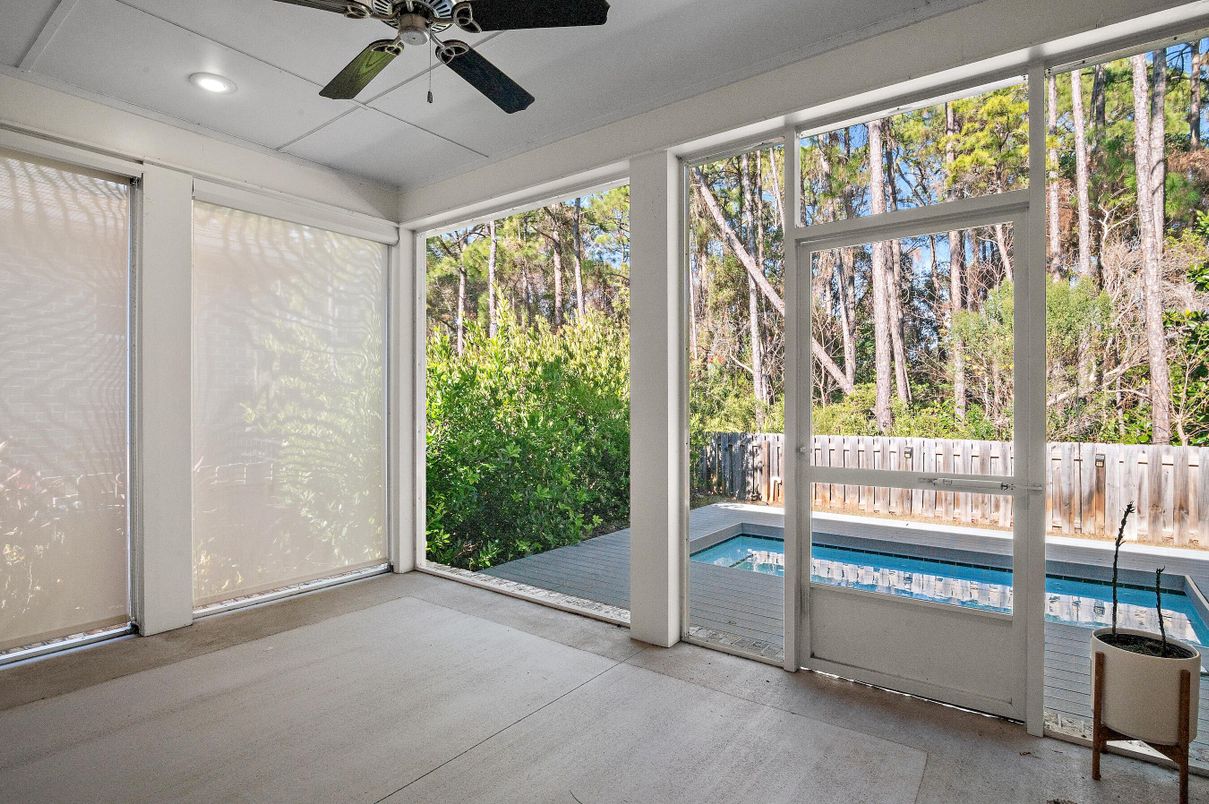 Interior, Pool, Recessed Lighting, Sun Room