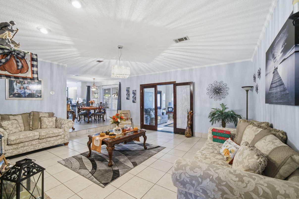 Chandelier, Dining room, Interior, Living room, Recessed Lighting