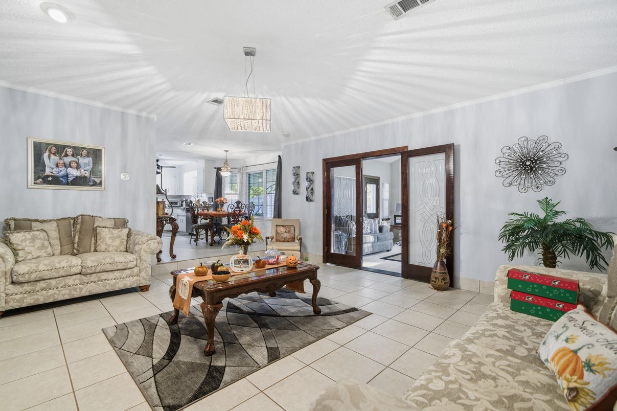 Dining room, Interior, Living room, Pendant Lights, Recessed Lighting