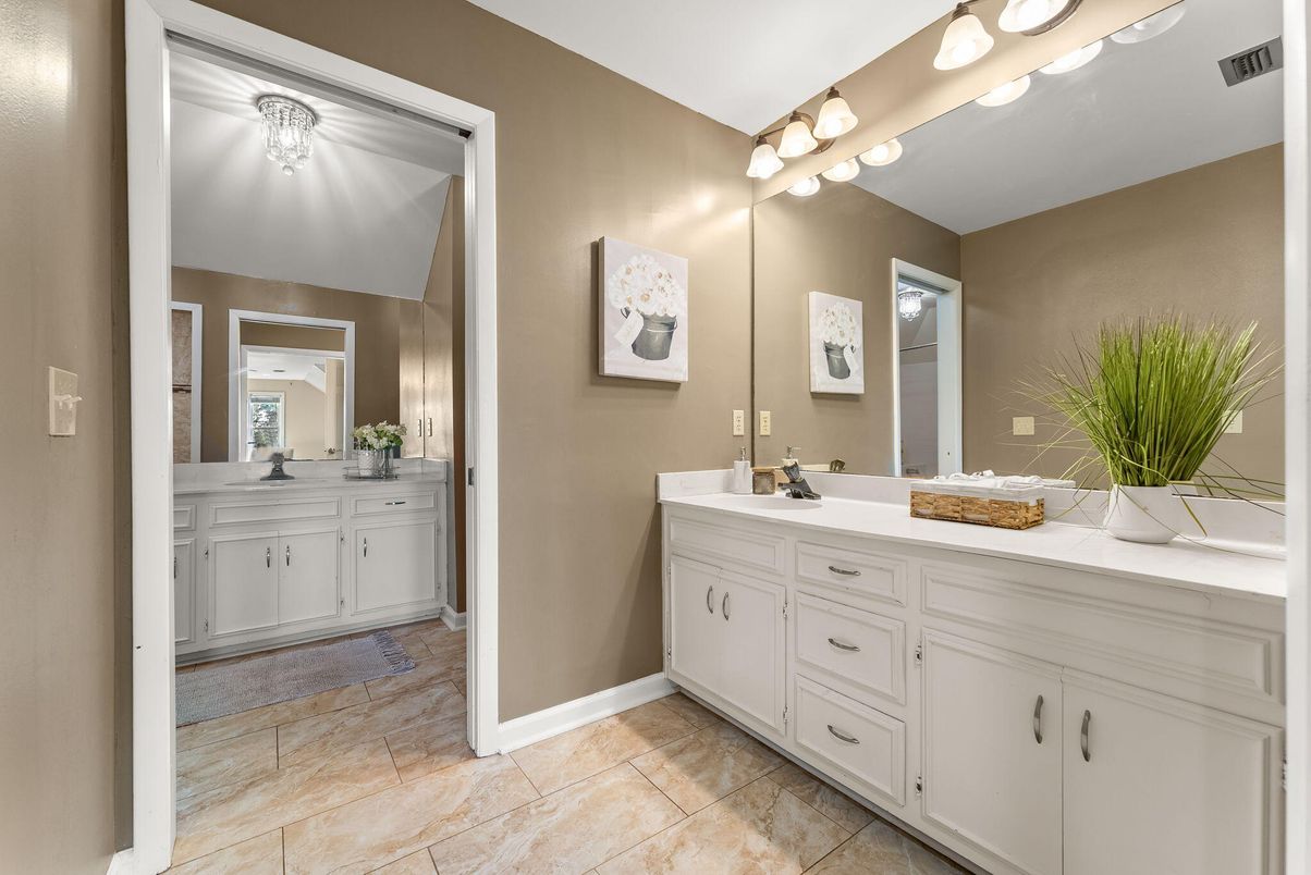 Bathroom, Dual Sink Vanities, Interior