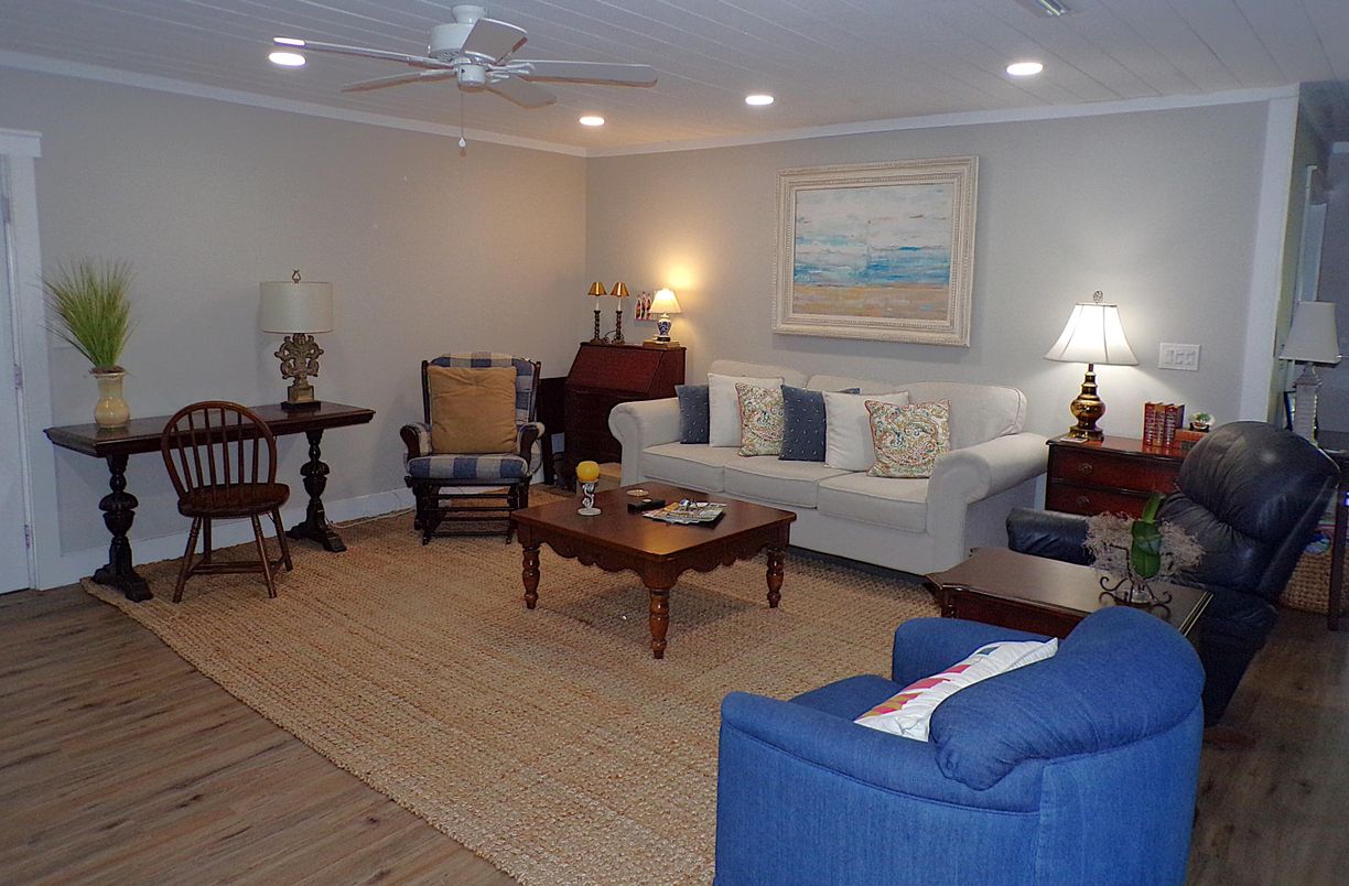 Interior, Living room, Recessed Lighting, Wood Texture Flooring