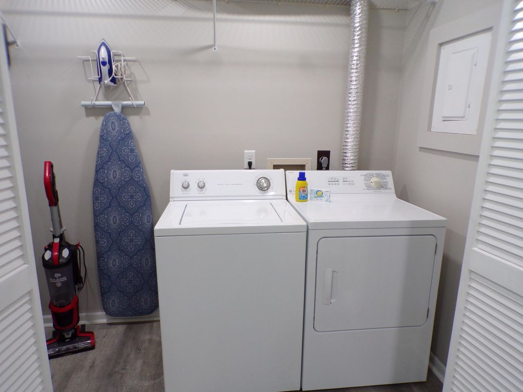 Interior, Utility Closets, Washer, Wood Texture Flooring