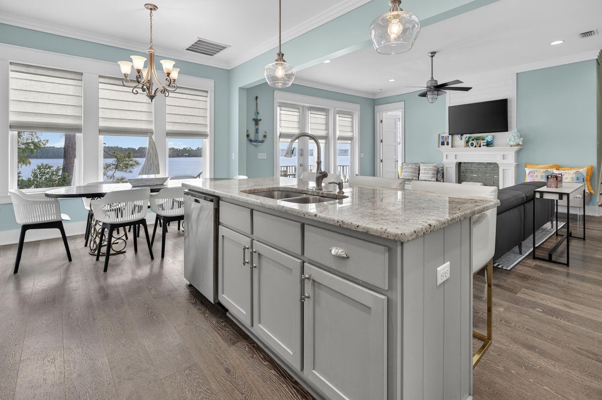 Chandelier, Dining room, Interior, Kitchen, Pendant Lights, Recessed Lighting, Wood Texture Flooring