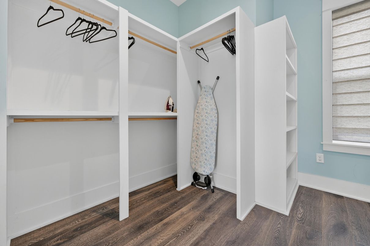 Interior, Walk-in Closets, Wood Texture Flooring