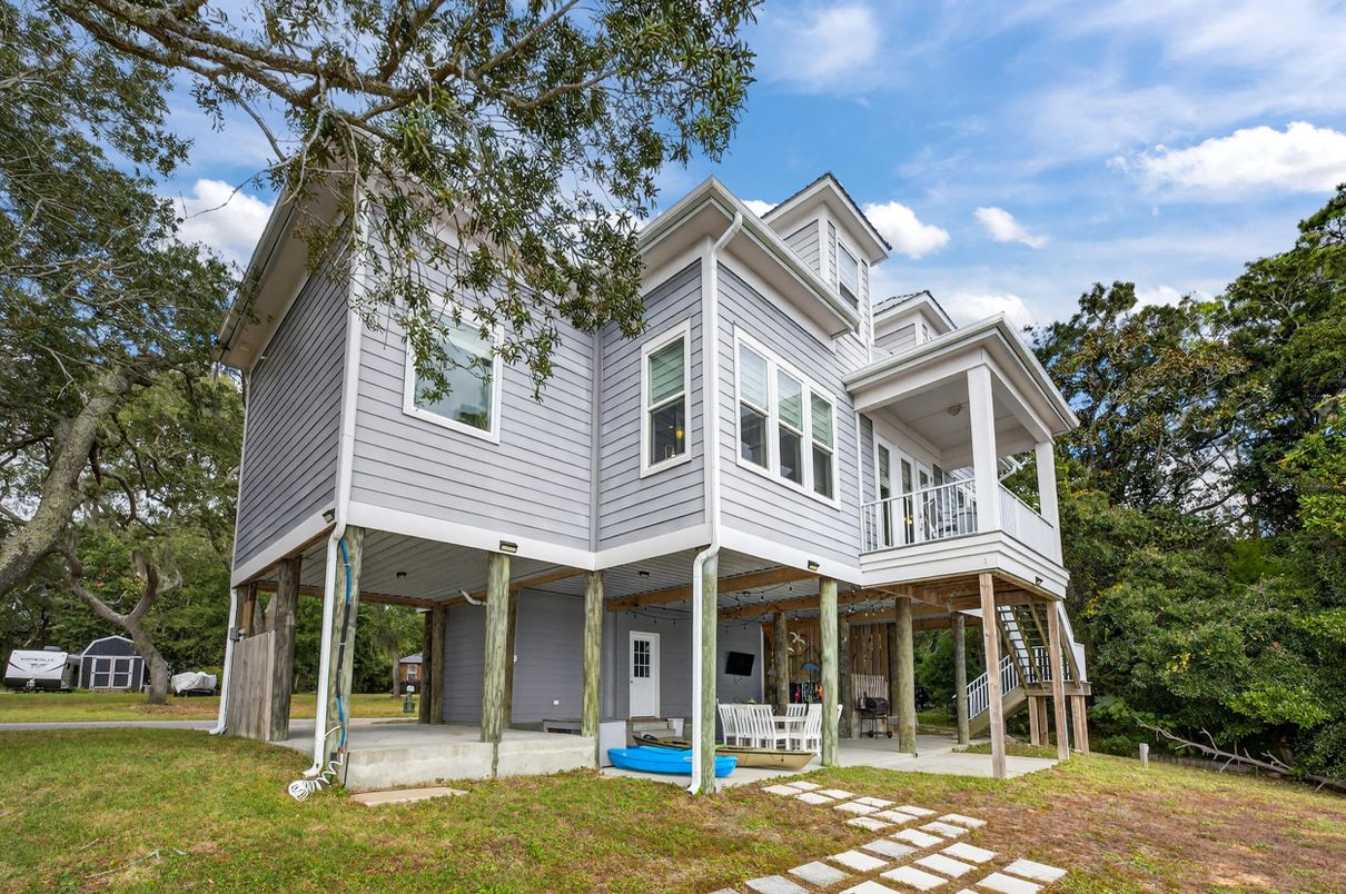 Backyard, Exterior, Facade, Queen Anne Victorian